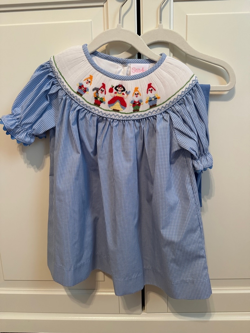 Stitchy Fish Blue Gingham Smocked Girls Tunic with Snow White Motif Legging Set
